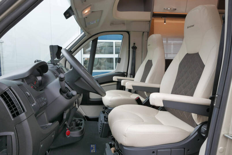 Bürstner Lyseo 736 Privilege | Automaat | Levelsysteem | Face to face | 18