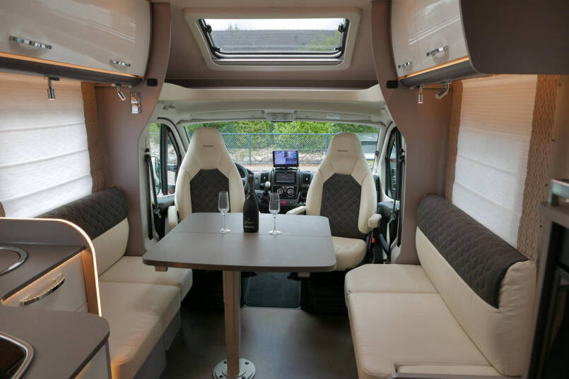 Bürstner Lyseo 736 Privilege | Automaat | Levelsysteem | Face to face | 24