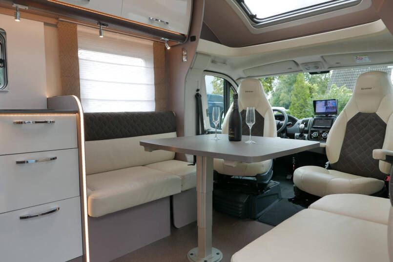 Bürstner Lyseo 736 Privilege | Automaat | Levelsysteem | Face to face | 26