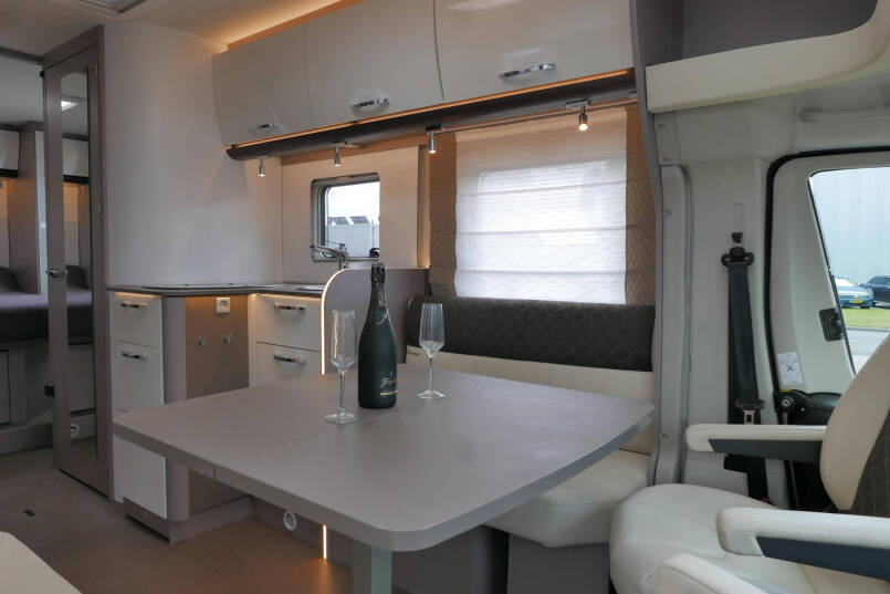 Bürstner Lyseo 736 Privilege | Automaat | Levelsysteem | Face to face | 27