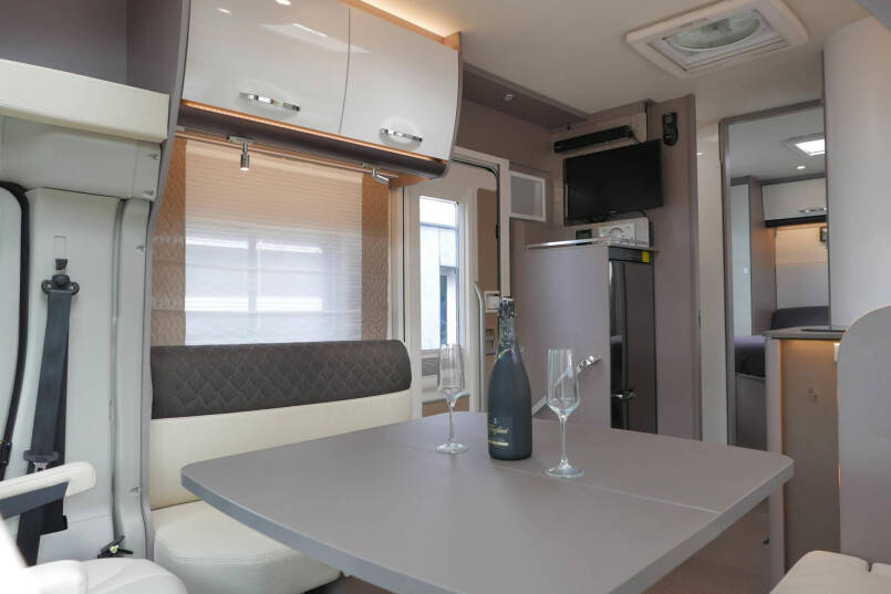 Bürstner Lyseo 736 Privilege | Automaat | Levelsysteem | Face to face | 28