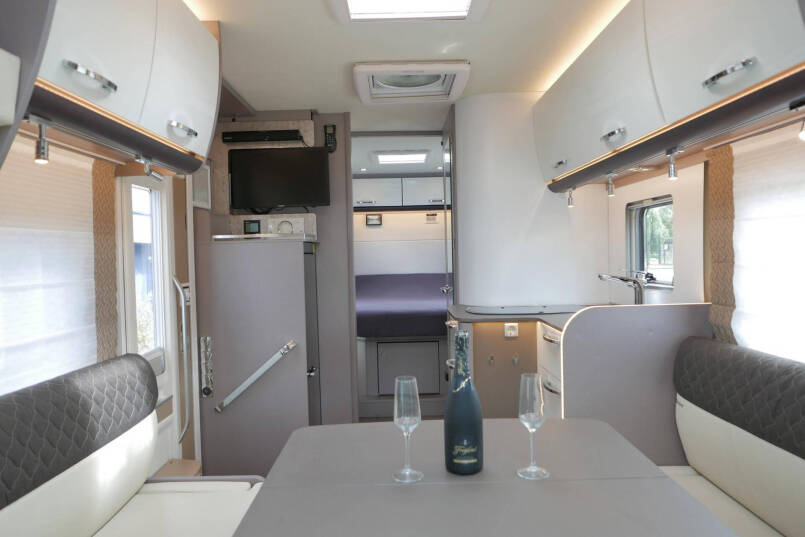 Bürstner Lyseo 736 Privilege | Automaat | Levelsysteem | Face to face | 29