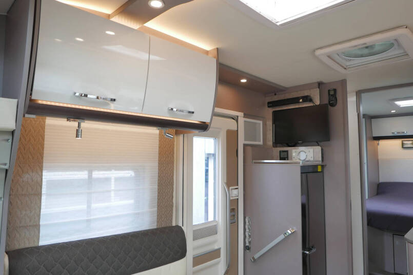 Bürstner Lyseo 736 Privilege | Automaat | Levelsysteem | Face to face | 33