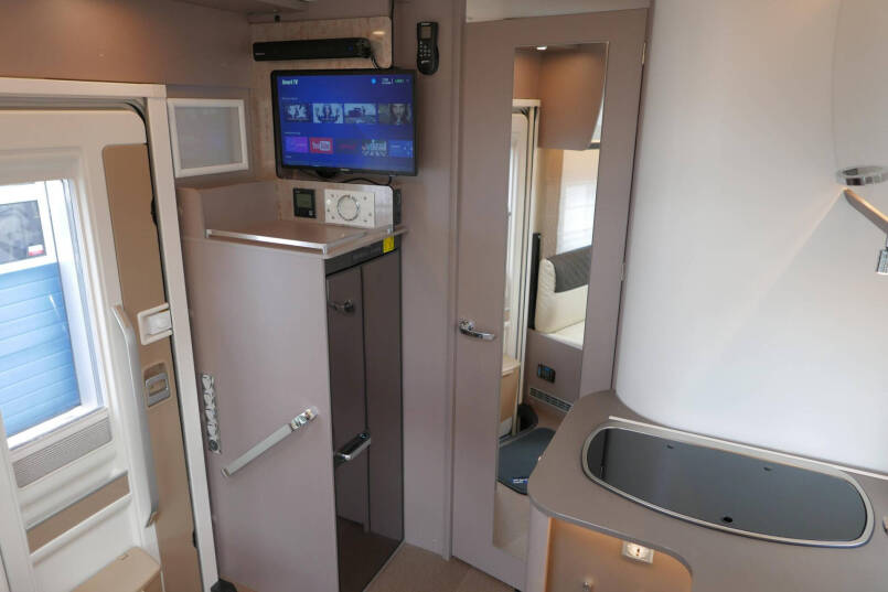Bürstner Lyseo 736 Privilege | Automaat | Levelsysteem | Face to face | 36