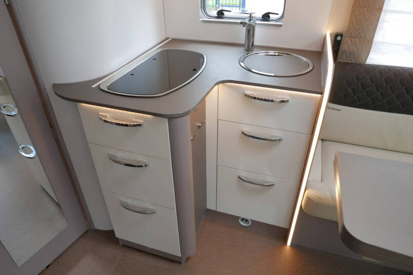 Bürstner Lyseo 736 Privilege | Automaat | Levelsysteem | Face to face | 38