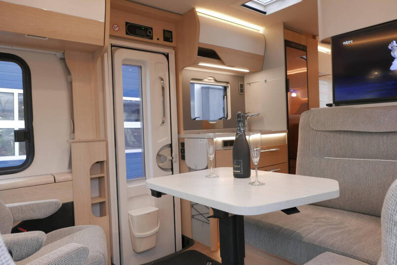 Hymer BMC-I 580 ModernComfort | Bovenkastjes | Levelsysteem | Omvormer | Zonnepanelen 30