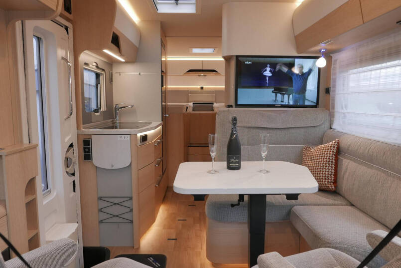 Hymer BMC-I 580 ModernComfort | Bovenkastjes | Levelsysteem | Omvormer | Zonnepanelen 31