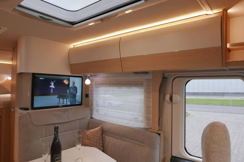 Hymer BMC-I 580 ModernComfort | Bovenkastjes | Levelsysteem | Omvormer | Zonnepanelen 32