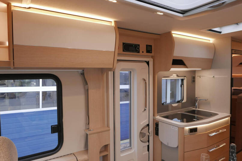 Hymer BMC-I 580 ModernComfort | Bovenkastjes | Levelsysteem | Omvormer | Zonnepanelen 34