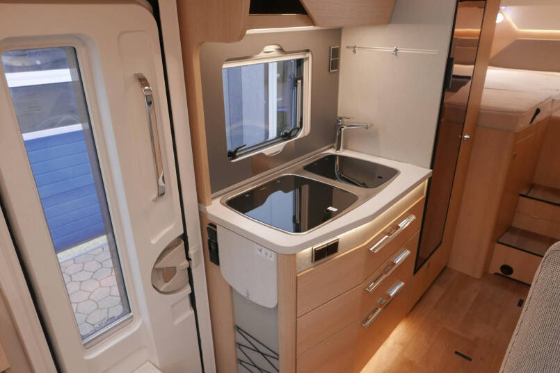 Hymer BMC-I 580 ModernComfort | Bovenkastjes | Levelsysteem | Omvormer | Zonnepanelen 35