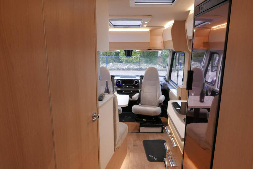 Hymer BMC-I 580 ModernComfort | Bovenkastjes | Levelsysteem | Omvormer | Zonnepanelen 43