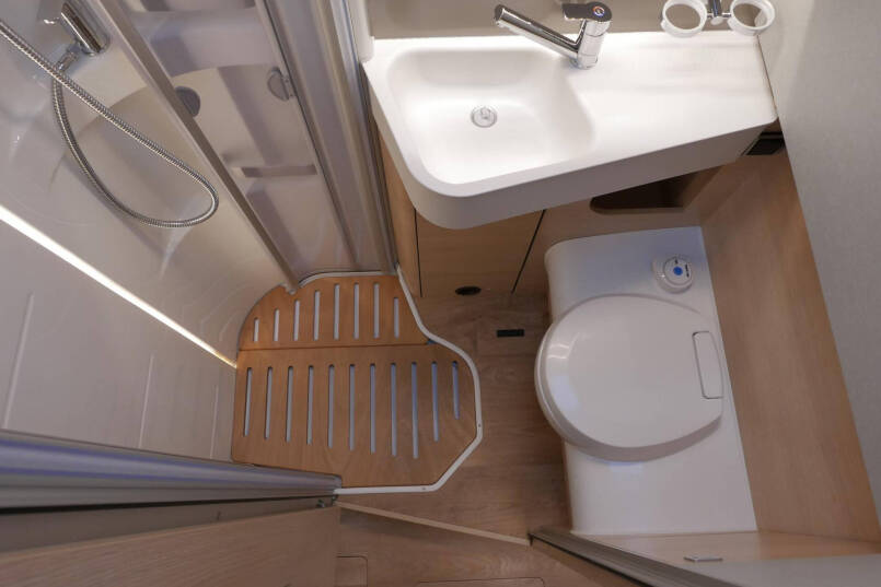 Hymer BMC-I 580 ModernComfort | Bovenkastjes | Levelsysteem | Omvormer | Zonnepanelen 44