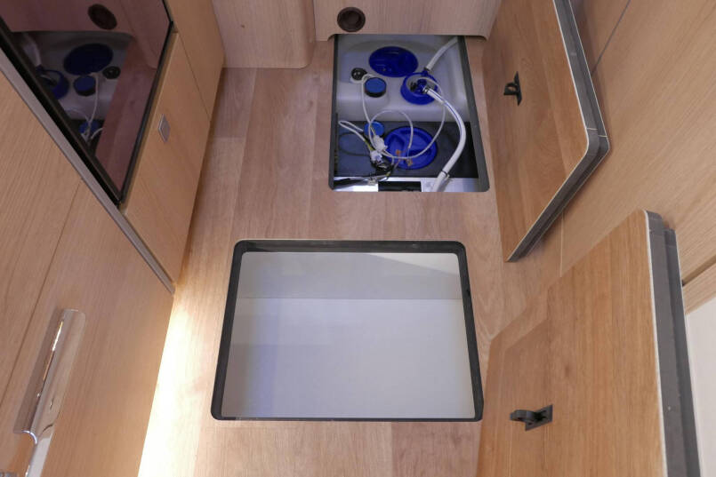 Hymer BMC-I 580 ModernComfort | Bovenkastjes | Levelsysteem | Omvormer | Zonnepanelen 47