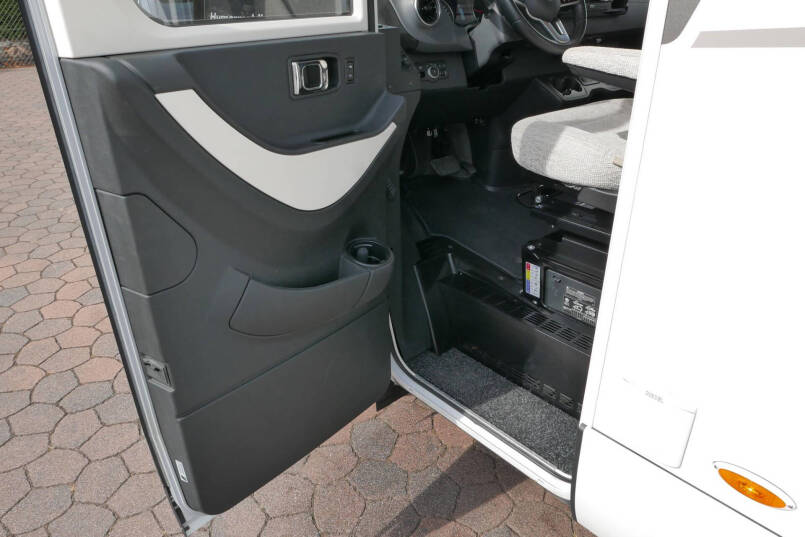 Hymer BMC-I 580 | Mercedes-Benz | 9G automaat | Enkele bedden | Lithium 18