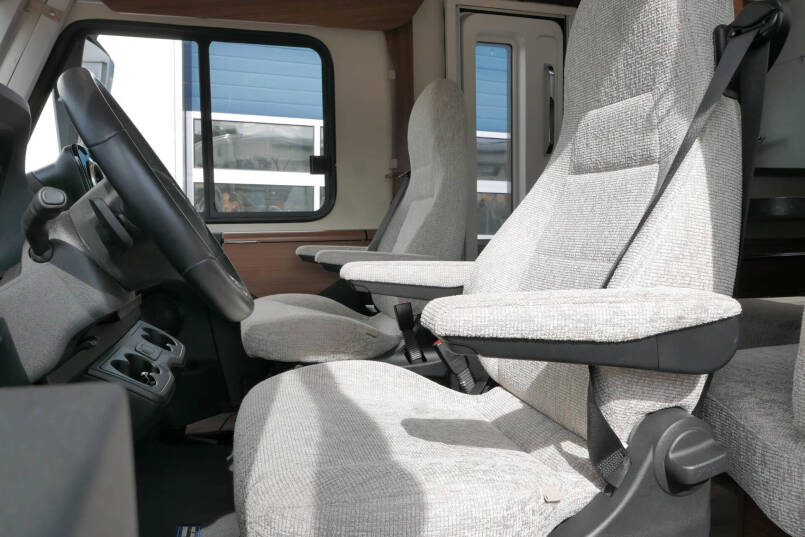 Hymer BMC-I 580 | Mercedes-Benz | 9G automaat | Enkele bedden | Lithium 19