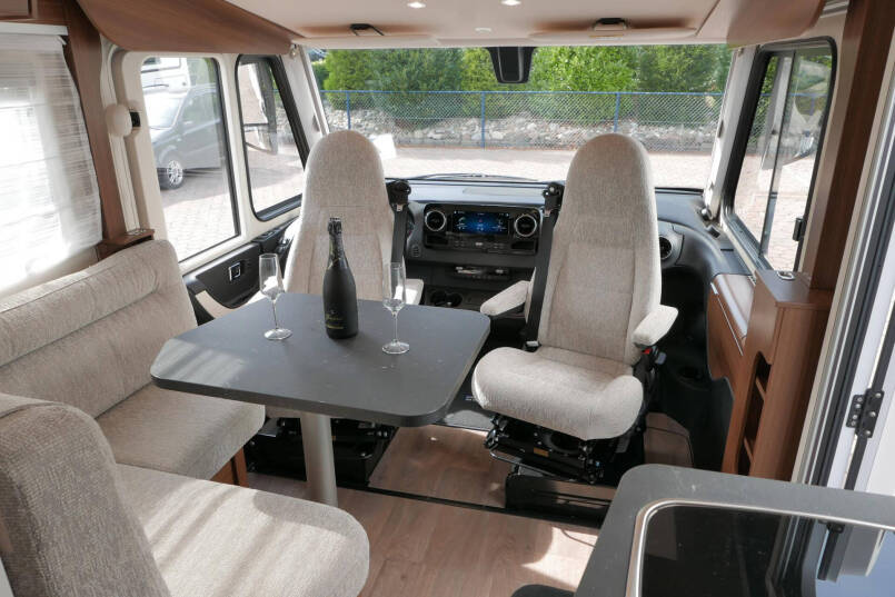 Hymer BMC-I 580 | Mercedes-Benz | 9G automaat | Enkele bedden | Lithium 23