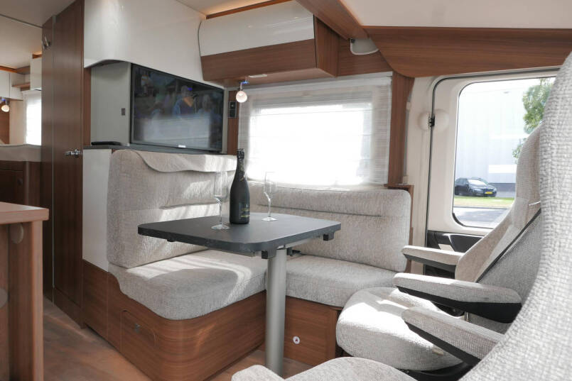 Hymer BMC-I 580 | Mercedes-Benz | 9G automaat | Enkele bedden | Lithium 25