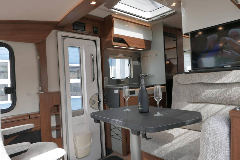 Hymer BMC-I 580 | Mercedes-Benz | 9G automaat | Enkele bedden | Lithium 26