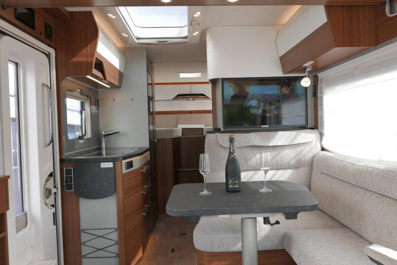 Hymer BMC-I 580 | Mercedes-Benz | 9G automaat | Enkele bedden | Lithium 27