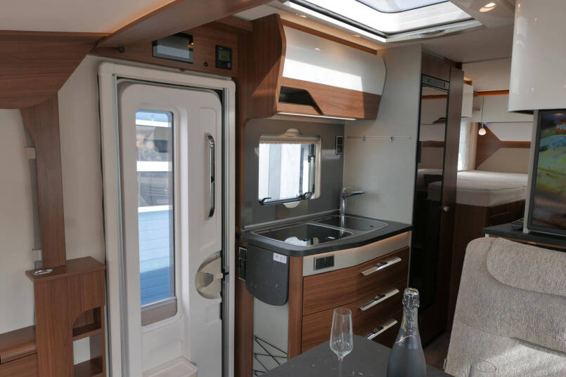 Hymer BMC-I 580 | Mercedes-Benz | 9G automaat | Enkele bedden | Lithium 29