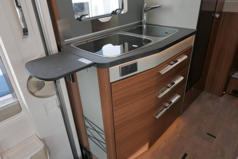 Hymer BMC-I 580 | Mercedes-Benz | 9G automaat | Enkele bedden | Lithium 32