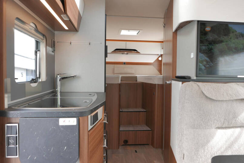Hymer BMC-I 580 | Mercedes-Benz | 9G automaat | Enkele bedden | Lithium 35