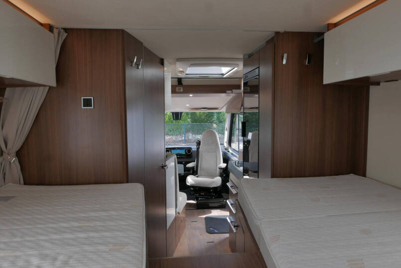 Hymer BMC-I 580 | Mercedes-Benz | 9G automaat | Enkele bedden | Lithium 40