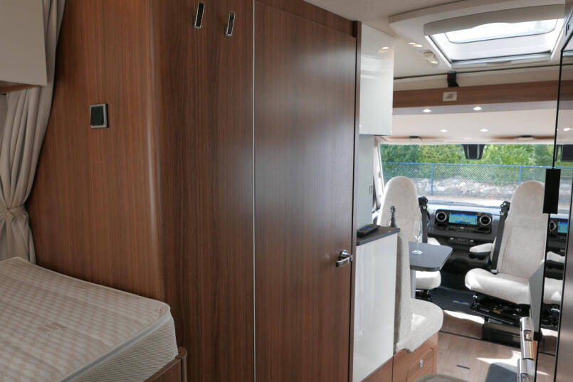 Hymer BMC-I 580 | Mercedes-Benz | 9G automaat | Enkele bedden | Lithium 42