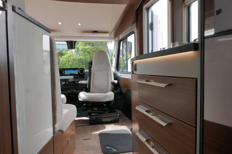 Hymer BMC-I 580 | Mercedes-Benz | 9G automaat | Enkele bedden | Lithium 45