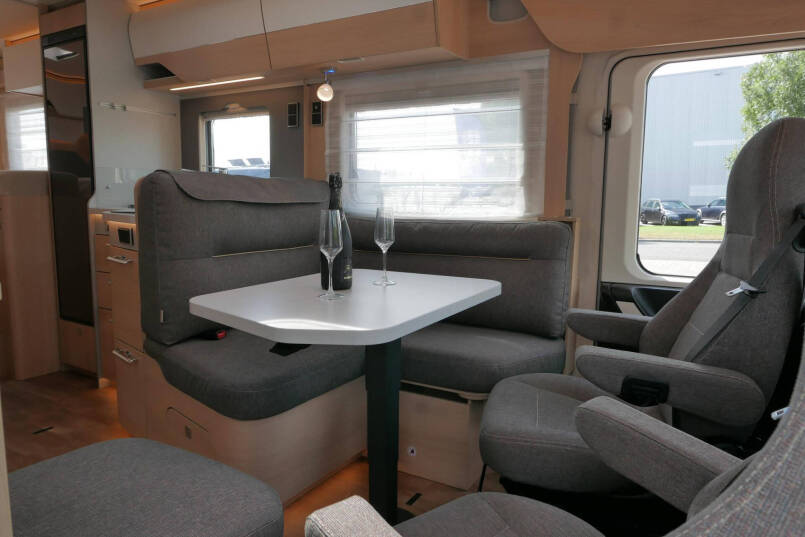 Hymer BMC-I 600 WhiteLine | Lithium | omvormer | Solar | Airco | Mercedes | 24