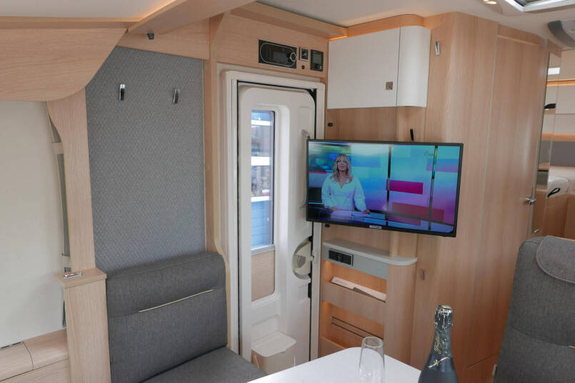Hymer BMC-I 600 WhiteLine | Lithium | omvormer | Solar | Airco | Mercedes | 28