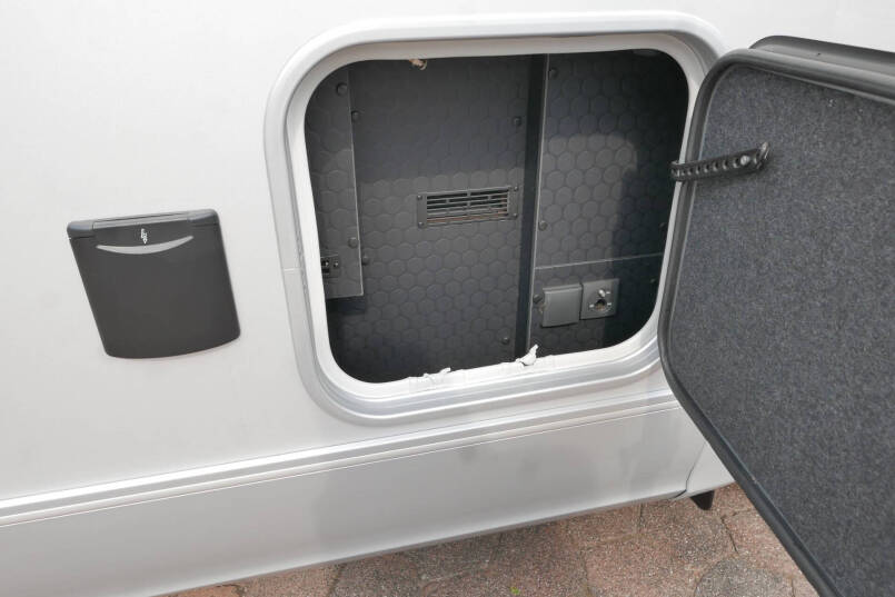 Adria Supersonic 780 SL | Levelsysteem | Lithium | Enkele bedden | Airco 17
