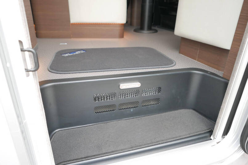 Adria Supersonic 780 SL | Levelsysteem | Lithium | Enkele bedden | Airco 19