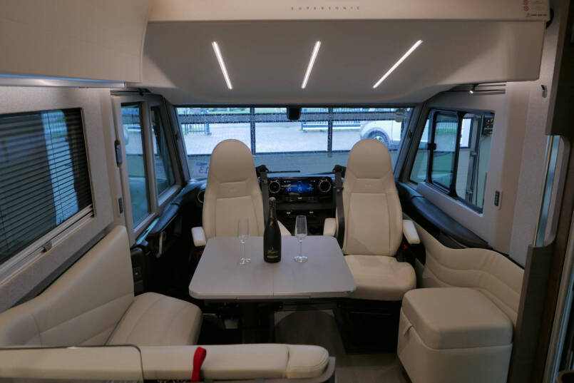 Adria Supersonic 780 SL | Levelsysteem | Lithium | Enkele bedden | Airco 26