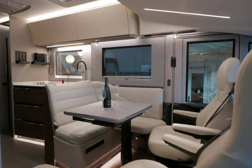 Adria Supersonic 780 SL | Levelsysteem | Lithium | Enkele bedden | Airco 28