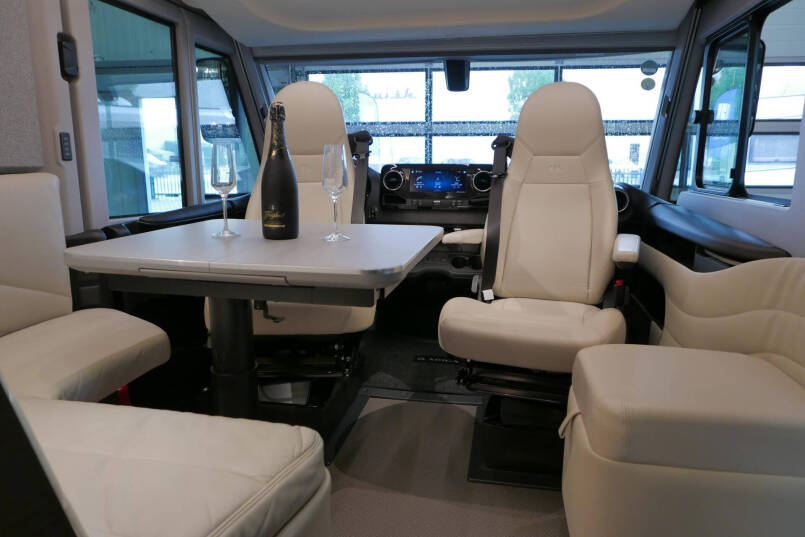 Adria Supersonic 780 SL | Levelsysteem | Lithium | Enkele bedden | Airco 29