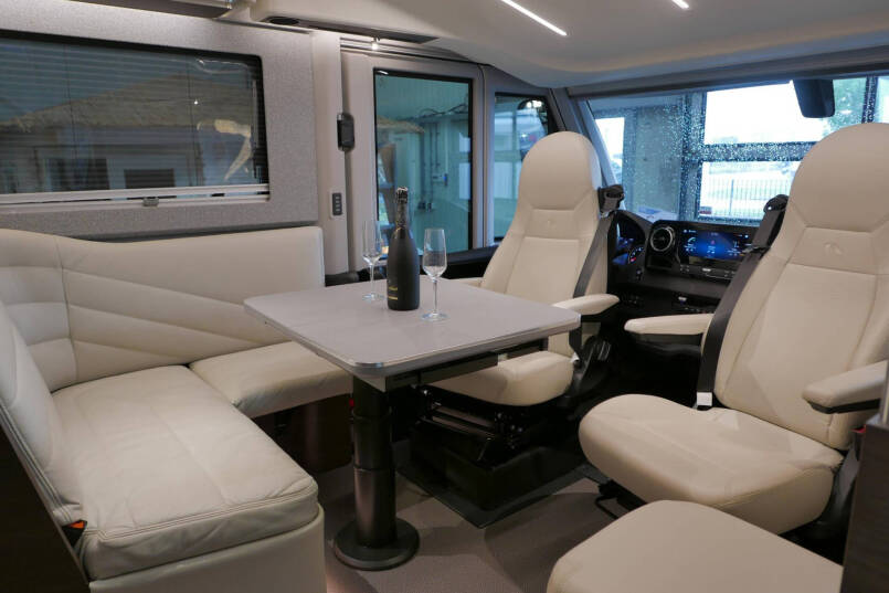 Adria Supersonic 780 SL | Levelsysteem | Lithium | Enkele bedden | Airco 30