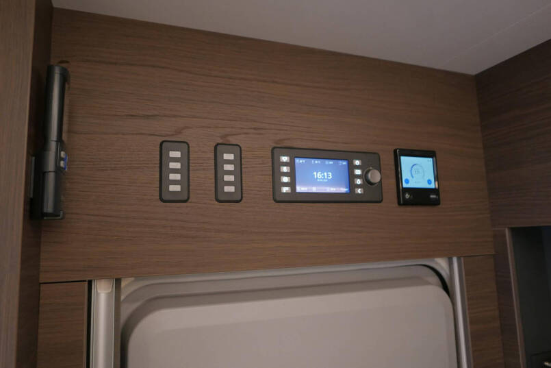 Adria Supersonic 780 SL | Levelsysteem | Lithium | Enkele bedden | Airco 34