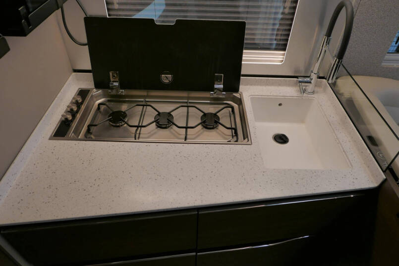 Adria Supersonic 780 SL | Levelsysteem | Lithium | Enkele bedden | Airco 40