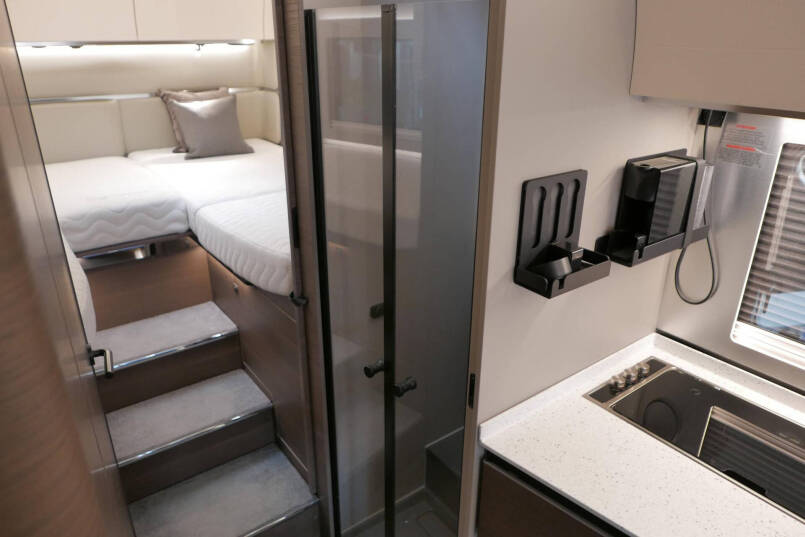 Adria Supersonic 780 SL | Levelsysteem | Lithium | Enkele bedden | Airco 48