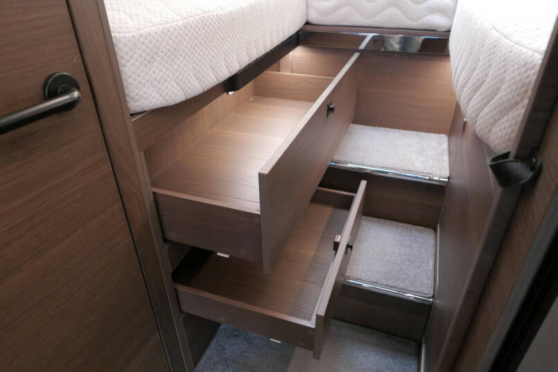 Adria Supersonic 780 SL | Levelsysteem | Lithium | Enkele bedden | Airco 52