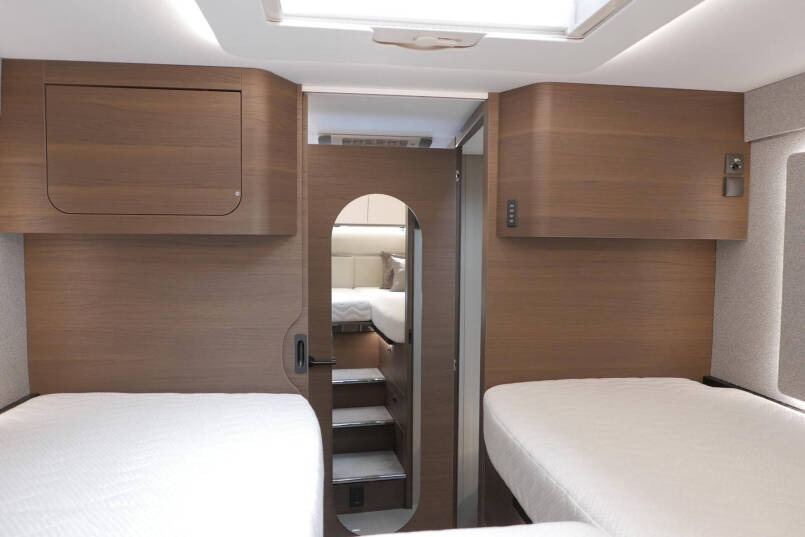 Adria Supersonic 780 SL | Levelsysteem | Lithium | Enkele bedden | Airco 58
