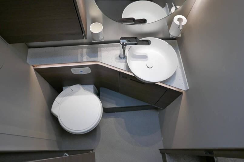 Adria Supersonic 780 SL | Levelsysteem | Lithium | Enkele bedden | Airco 60
