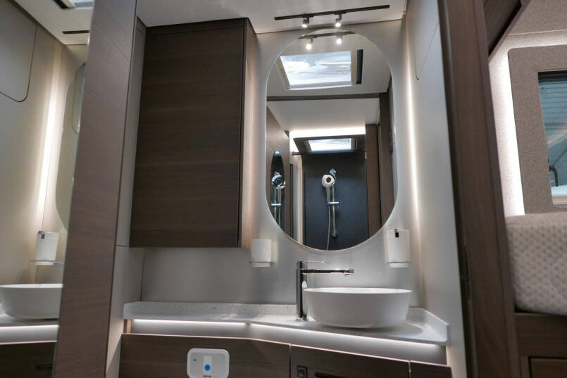 Adria Supersonic 780 SL | Levelsysteem | Lithium | Enkele bedden | Airco 61