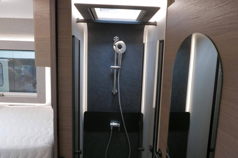 Adria Supersonic 780 SL | Levelsysteem | Lithium | Enkele bedden | Airco 62