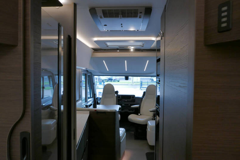 Adria Supersonic 780 SL | Levelsysteem | Lithium | Enkele bedden | Airco 64