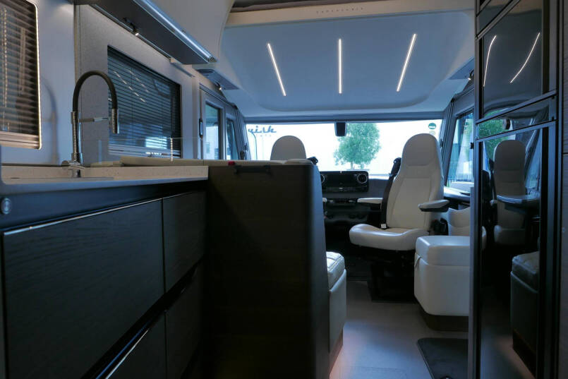 Adria Supersonic 780 SL | Levelsysteem | Lithium | Enkele bedden | Airco 66