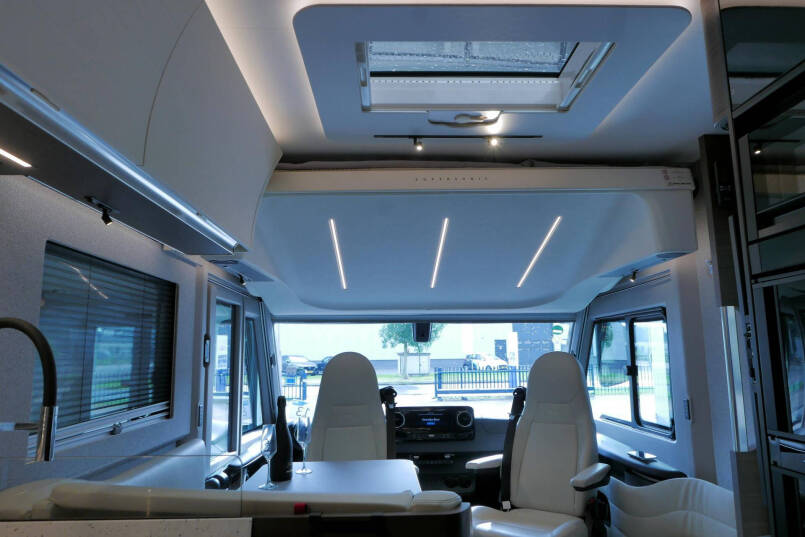 Adria Supersonic 780 SL | Levelsysteem | Lithium | Enkele bedden | Airco 68