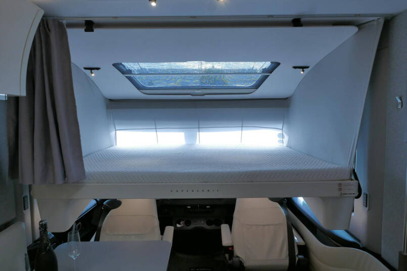 Adria Supersonic 780 SL | Levelsysteem | Lithium | Enkele bedden | Airco 69