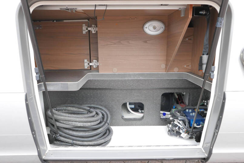Hymer B-SL 674 SupremeLine | Bovenkastjes | 180 pk 9G Automaat | Levelsysteem 15